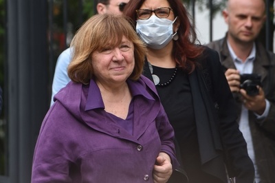 ノーベル賞作家、反政権派への刑事捜査で供述拒否 ベラルーシ