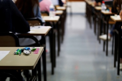 「ペンカメラ」で盗撮のカナダ教師に有罪判決 プライバシー保護めぐり注目