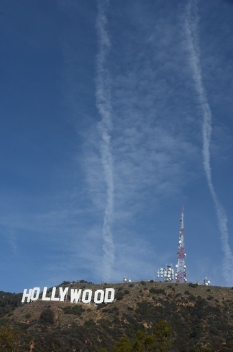 米「HOLLYWOOD」の看板、「お色直し」終わる