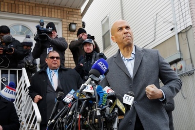 米大統領選、民主党ブッカー議員が出馬表明 人種の壁打破を強調