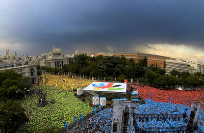 マドリードで40万人の「人間モザイク」、五輪開催への支持を表明