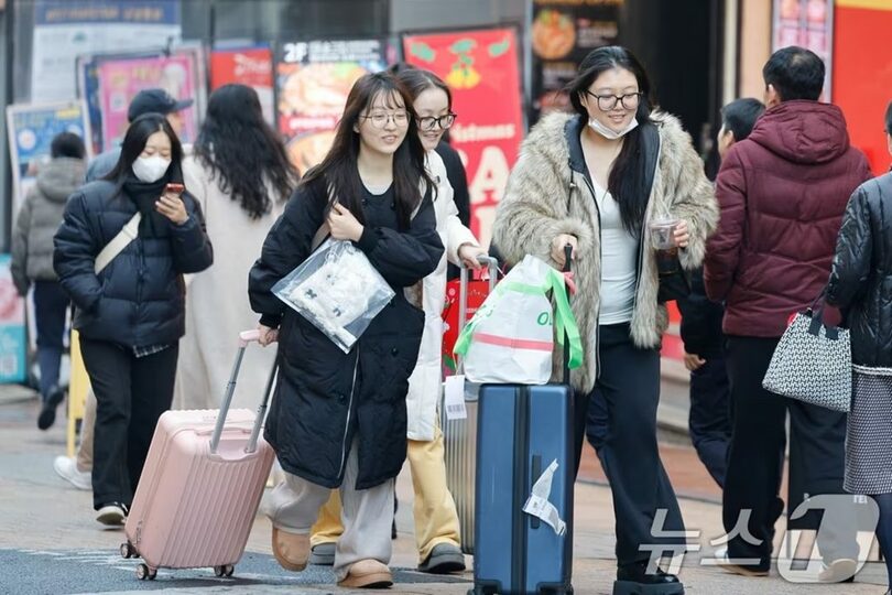 中国人観光客でにぎわうソウル・明洞(c)news1