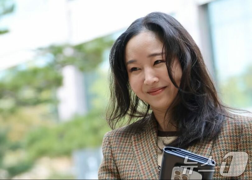 9月11日午後、ソウル中央地裁で開かれたハイブとの株式売買代金請求訴訟の第2回弁論期日に出廷した元ADOR代表のミン・ヒジン氏(c)news1