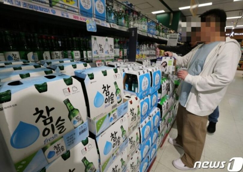 ソウルのある大型マート焼酎売り場(c)news1