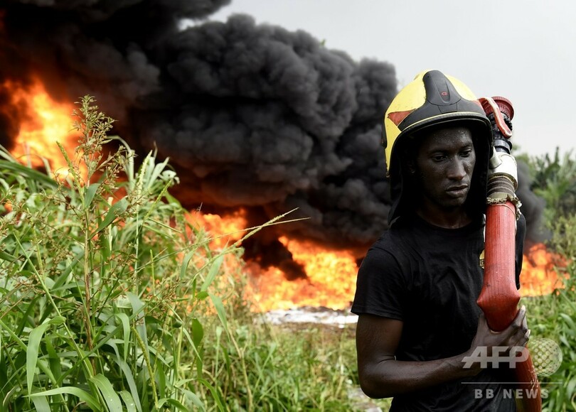 聖水と間違えガソリン注がれた男性焼死 パイプラインに引火も ナイジェリア 写真11枚 国際ニュース Afpbb News
