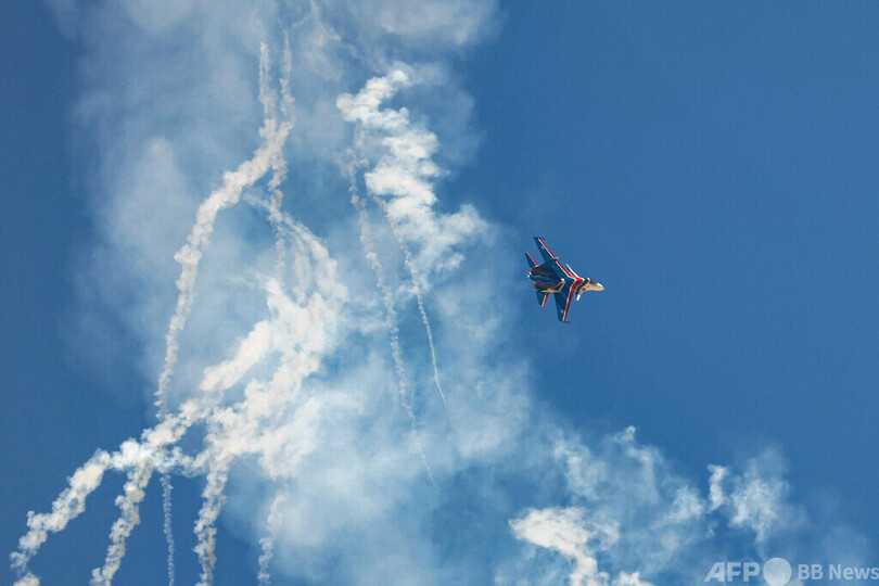 青空彩るアクロバット飛行 ドバイ航空ショー開幕 写真枚 国際ニュース Afpbb News