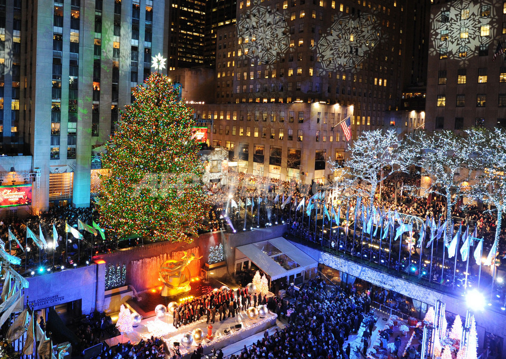 米ny ロックフェラーセンターのクリスマスツリーが点灯 写真枚 国際ニュース Afpbb News