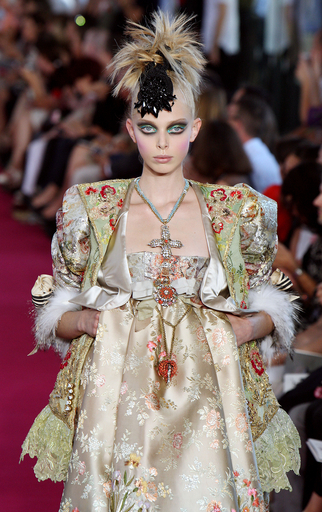 08/09年秋冬パリ・オートクチュールコレクション＞クリスチャン