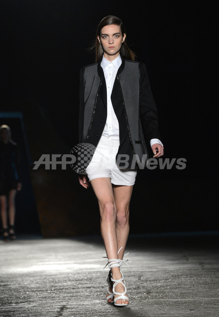 ＜13年春夏NYコレクション＞ディーゼル ブラック ゴールド