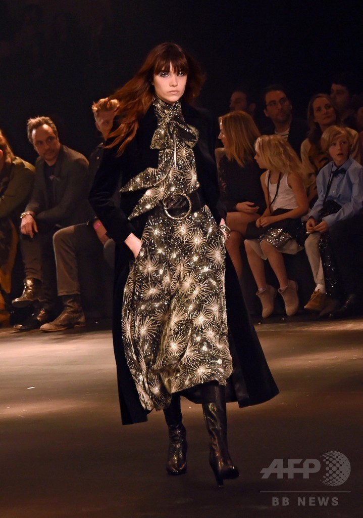 「サンローラン」メンズ＆ウィメンズ新作をLAで披露