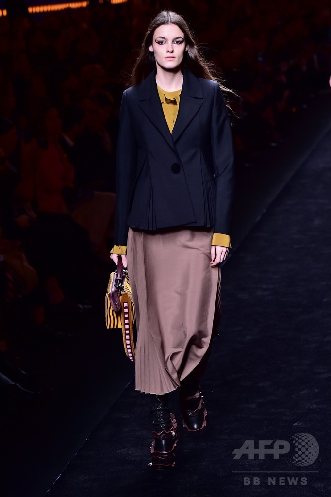 「フェンディ」16/17年秋冬コレクション