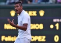 テニス、ウィンブルドン選手権、男子シングルス3回戦。不満そうな様子を見せるニック・キリオス（2016年7月3日撮影）。(c)AFP/GLYN KIRK