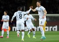 サッカー欧州チャンピオンズリーグ、決勝トーナメント1回戦第2戦、FCバルセロナ対ナポリ。チームメートと1点目のゴールを喜ぶナポリのアミル・ラフマニ（右、2024年3月12日撮影）。(c)LLUIS GENE/ AFP