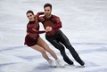 フィギュアスケート世界選手権、アイスダンス・リズムダンス（RD）。演技に臨むフランスのガブリエラ・パパダキス（左）/ギヨーム・シゼロン組（2022年3月25日撮影）。(c)Pascal GUYOT / AFP