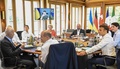 ドイツ・エルマウ城で開幕した先進7か国（G7）首脳会議（サミット）にビデオ通話で参加するウォロディミル・ゼレンスキー大統領（2022年6月27日撮影）。(c)Tobias SCHWARZ / POOL / AFP