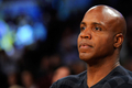 09-10NBA西カンファレンスプレーオフ1回戦、ロサンゼルス・レイカーズ対オクラホマシティ・サンダー第5戦。試合観戦に訪れた元米大リーグ（MLB）選手のバリー・ボンズ（%%Barry Bonds%%）氏。（2010年4月27日撮影）(c)AFP/Getty Images/Kevork Djansezian
