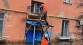 被災地で活動する救助隊。ロシア南部オルスクで。ロシア非常事態省が公開した動画からの静止画（2024年4月6日撮影、7日公開）。(c)HANDOUT / RUSSIAN EMERGENCIES MINISTRY / AFP