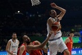 FIBAバスケットボール・ワールドカップ、1次ラウンド・グループB、セルビア対中国。試合に臨むセルビアのボリサ・シマニッチ（右、2023年8月26日撮影）。(c)JAM STA ROSA / AFP