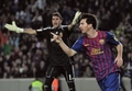 11-12スペイン1部リーグは19日、第13節の試合が各地で行われ、FCバルセロナ（FC Barcelona）はレアル・サラゴサ（Real Zaragoza）を4-0で下した。

ゴールを決め歓喜するバルセロナのリオネル・メッシ（Lionel Messi、右、2011年11月19日撮影）。(c)AFP/JOSEP LAGO