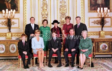 ダイアナ元妃の事故死から10年、英国王室はどう変わったか? 写真1枚