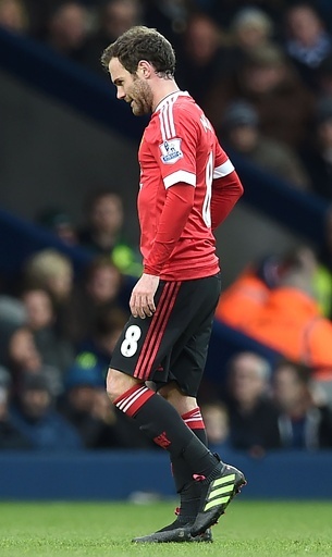 マタの退場が響いてマンUが黒星、リバプールはベンテケの決勝点で劇的勝利