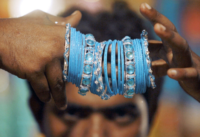 定番アクセサリー「バングル」の由来