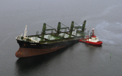 180メートルの貨物船、海上で真っ二つ - ノルウェー