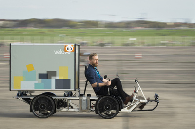 街をさっそうと「ペダルパワー」、ドイツでカーゴバイクが人気