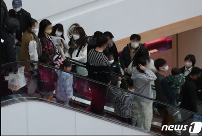 ノーマスクの韓国、でも多くは着用…「周囲が気になる」「着用に慣れた」「安全を期して」