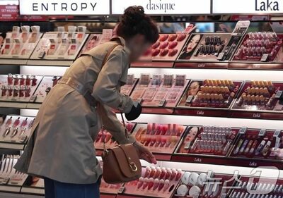 韓国化粧品業界に広がる警戒…紅海リスクで供給網に不安
