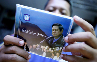 インドネシアのユドヨノ大統領、自ら作曲の音楽CDを発表