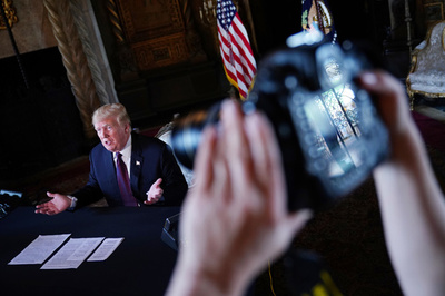 【記者コラム】汗に強いシャツとトランプ流ホワイトハウス