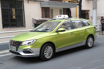上海初、電気自動車のタクシーが登場