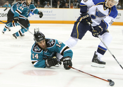 シャークス ブルースに快勝