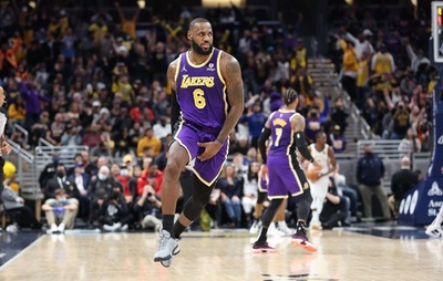 レブロン「下品なジェスチャー」で罰金、会見中の悪態にも警告