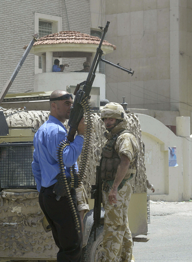 バスラで車両爆弾、英兵4人死傷 - イラク