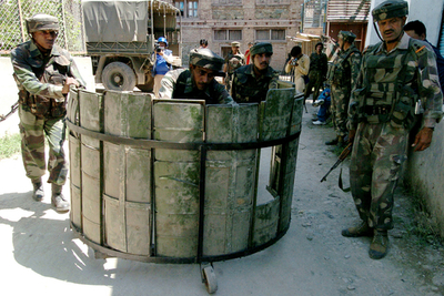 印カシミールで、武装集団が治安部隊と衝突