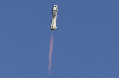 ブルー・オリジン、3回目の宇宙旅行成功 米初飛行士の娘も搭乗