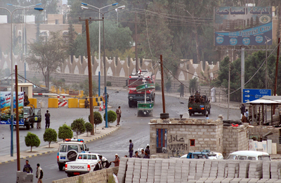 イエメンの米大使館前で自動車爆弾、16人死亡