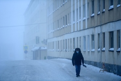 ロシア人の3分の2、「新型コロナは生物兵器」 世論調査