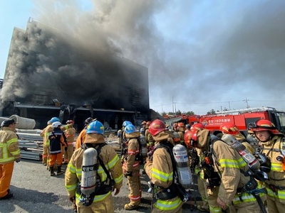 韓国の倉庫で火災 38人死亡、10人負傷