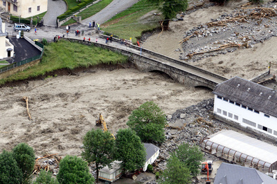 フランス各地で悪天候、洪水で2人死亡