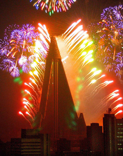 北朝鮮、メーデー祝う花火大会
