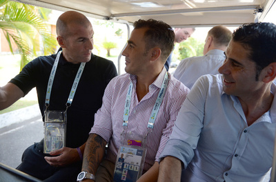 ジダン氏ら往年の名選手が現地入り、6日にW杯組み合わせ抽選会