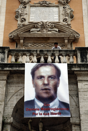 ジャーナリスト誘拐事件、タリバンが伊軍の撤退を要求 - アフガニスタン