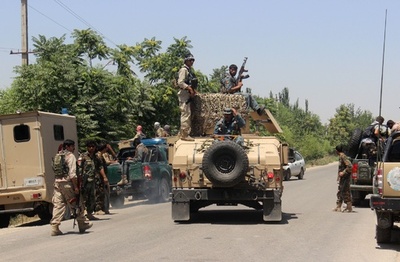 アフガン北部でタリバンがバス襲撃、16人殺害30人以上拉致