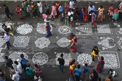 路上に広がる伝統模様 インド南部