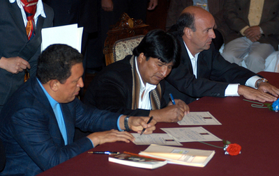 中南米3首脳、連携強化 - ボリビア