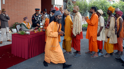 ネパール国王の誕生祝賀行事　国内外で逆風　