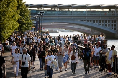 英コロナ規制解除に専門家ら強い懸念 「事実上の殺人」との指摘も